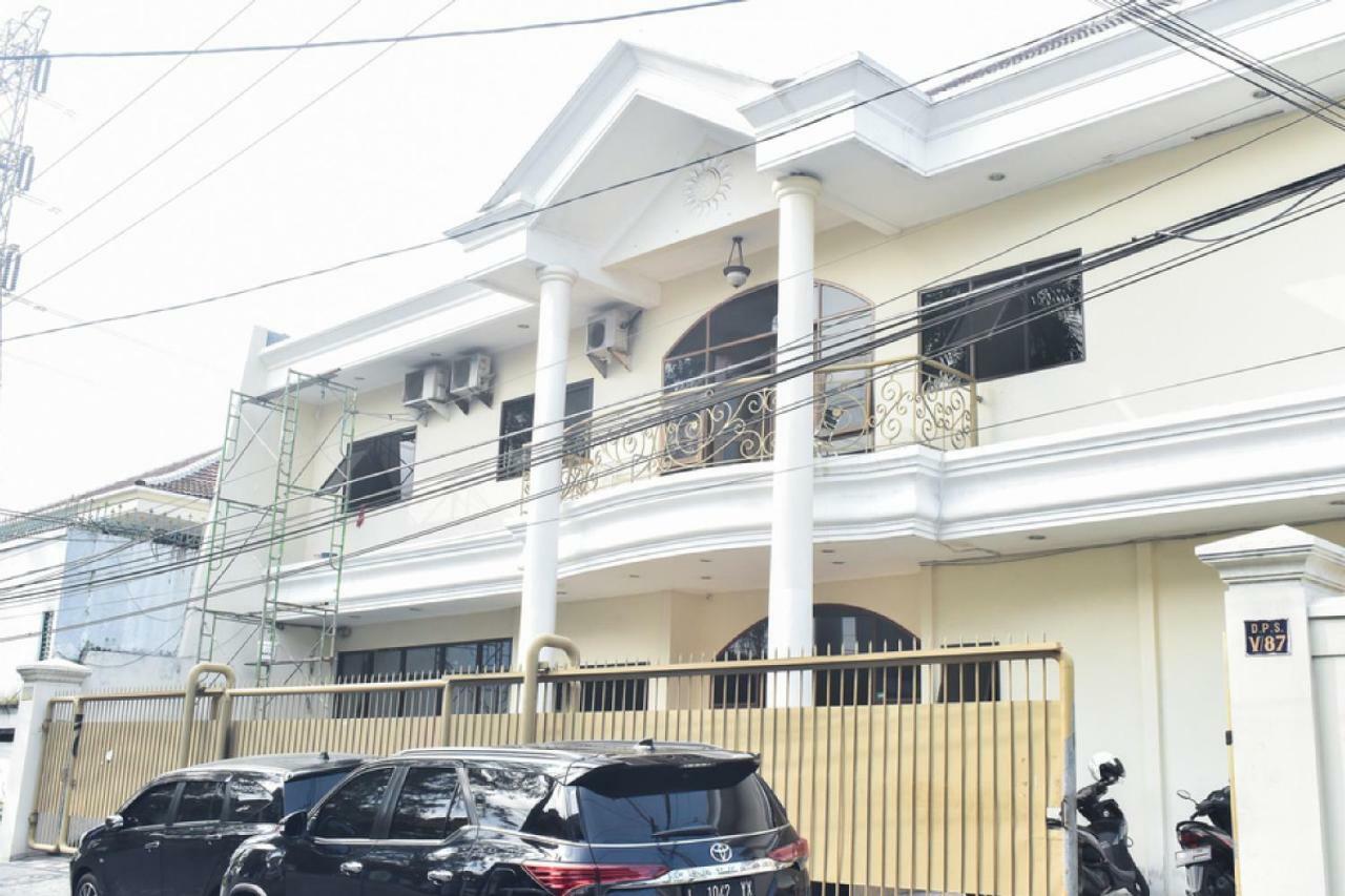RedDoorz near Lenmarc Mall Surabaya Pradahkalikendal Exterior foto